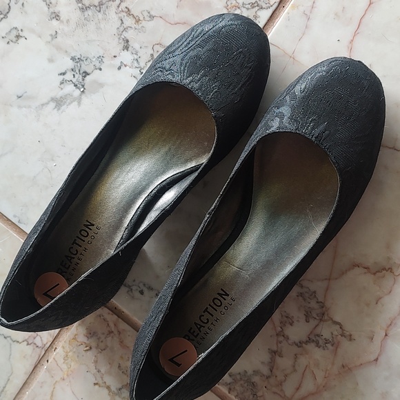 Beautiful brocade fabric, studded chunky heel - Picture 3 of 3